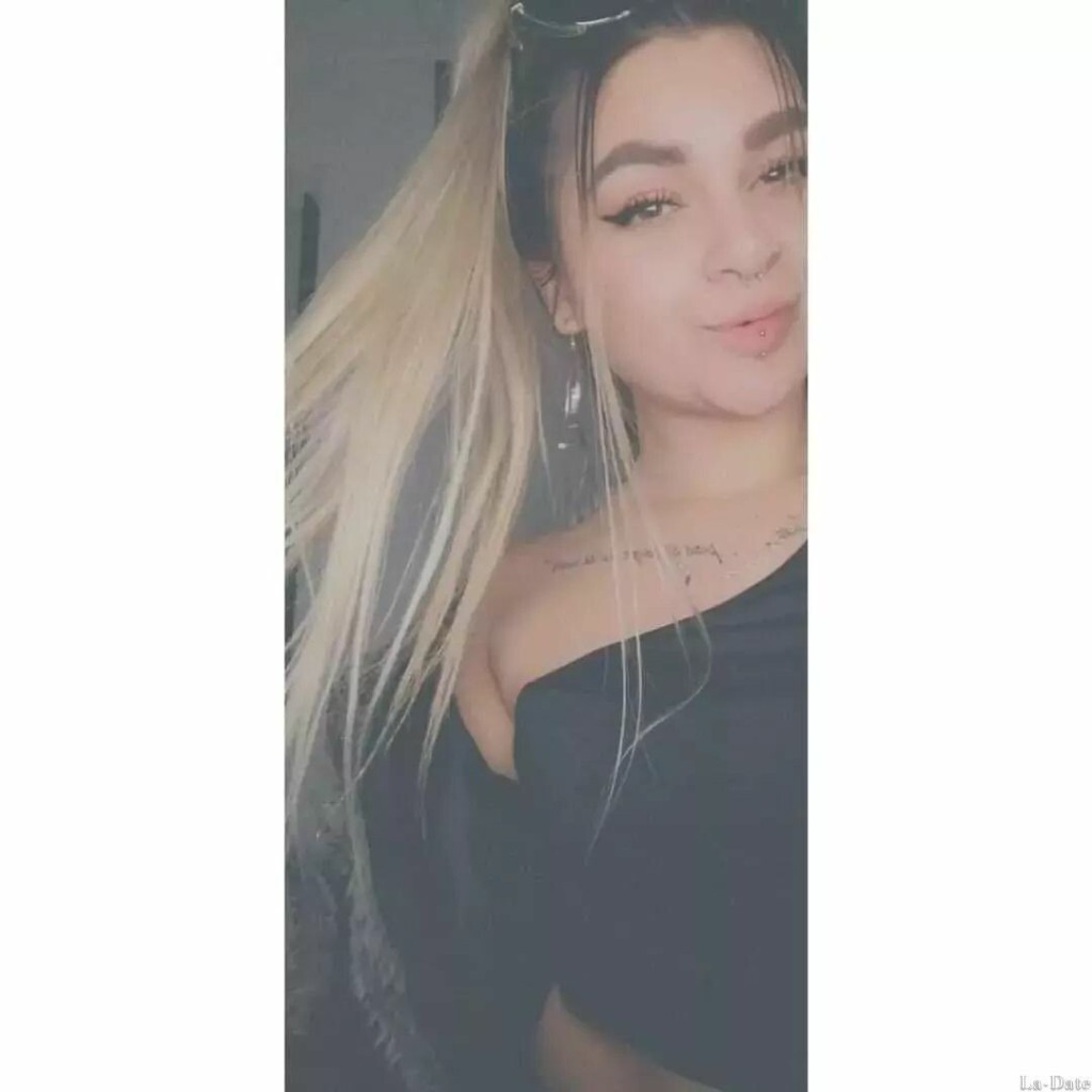 Alejandra Profile image 4