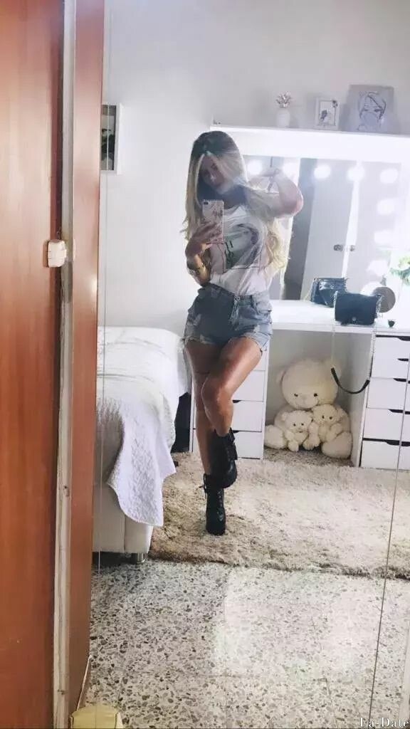 Paola Profile image 6