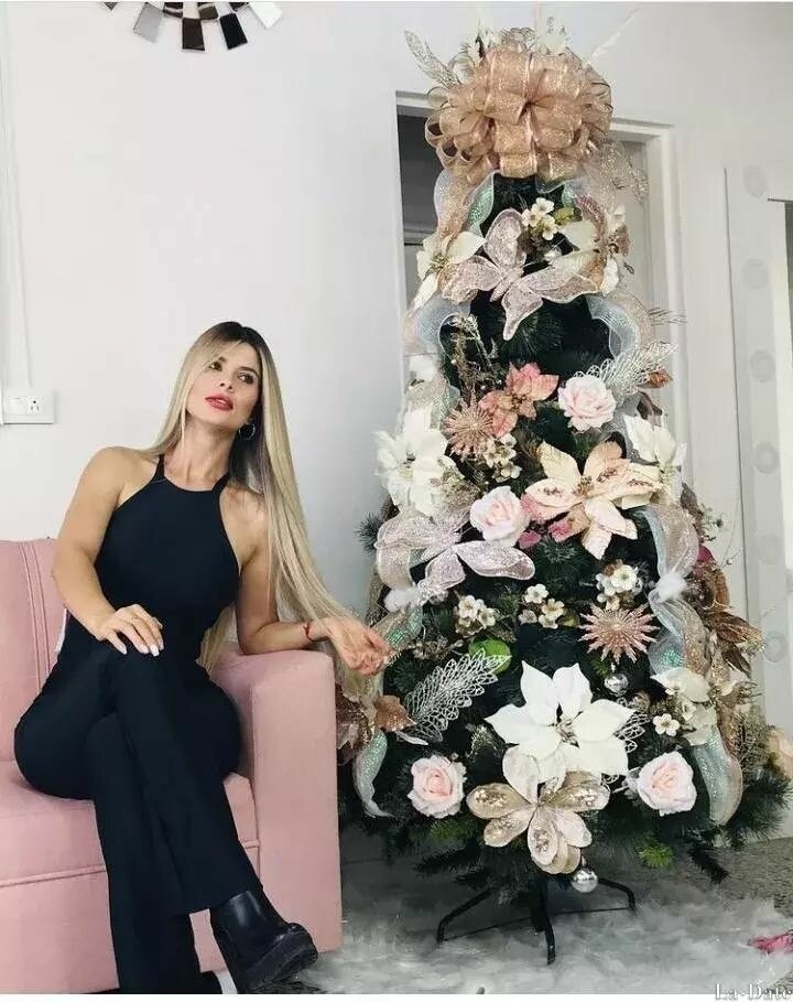 Paola Profile image 4