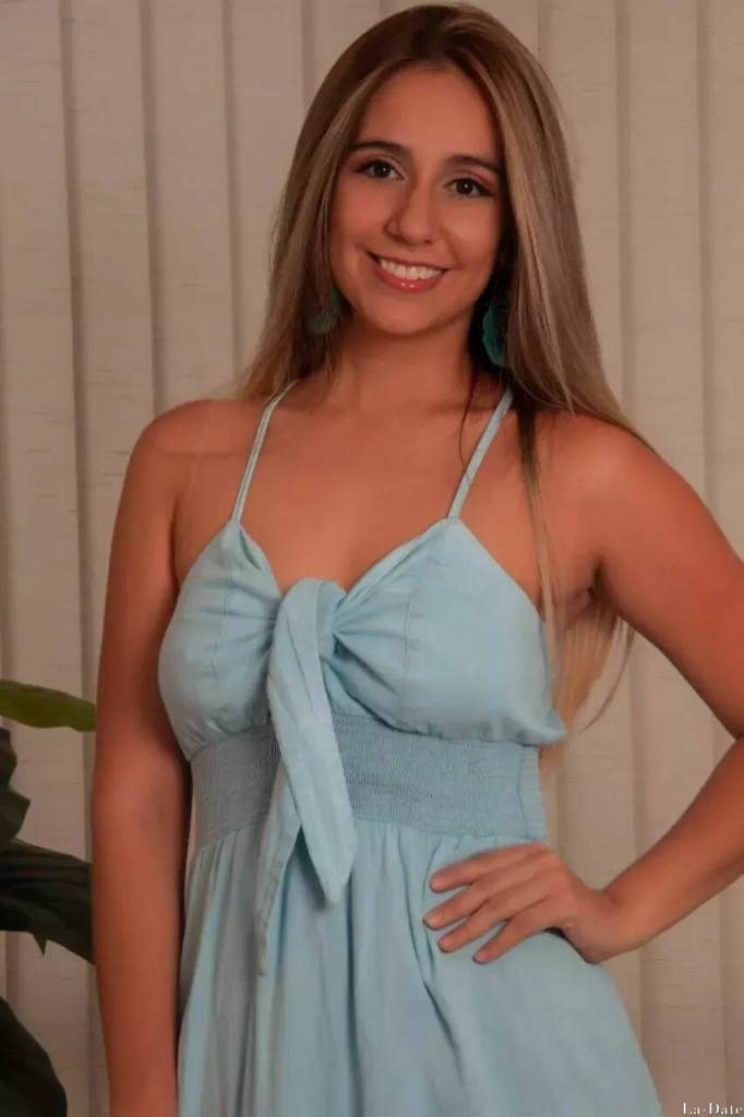 Estefany Profile image 3