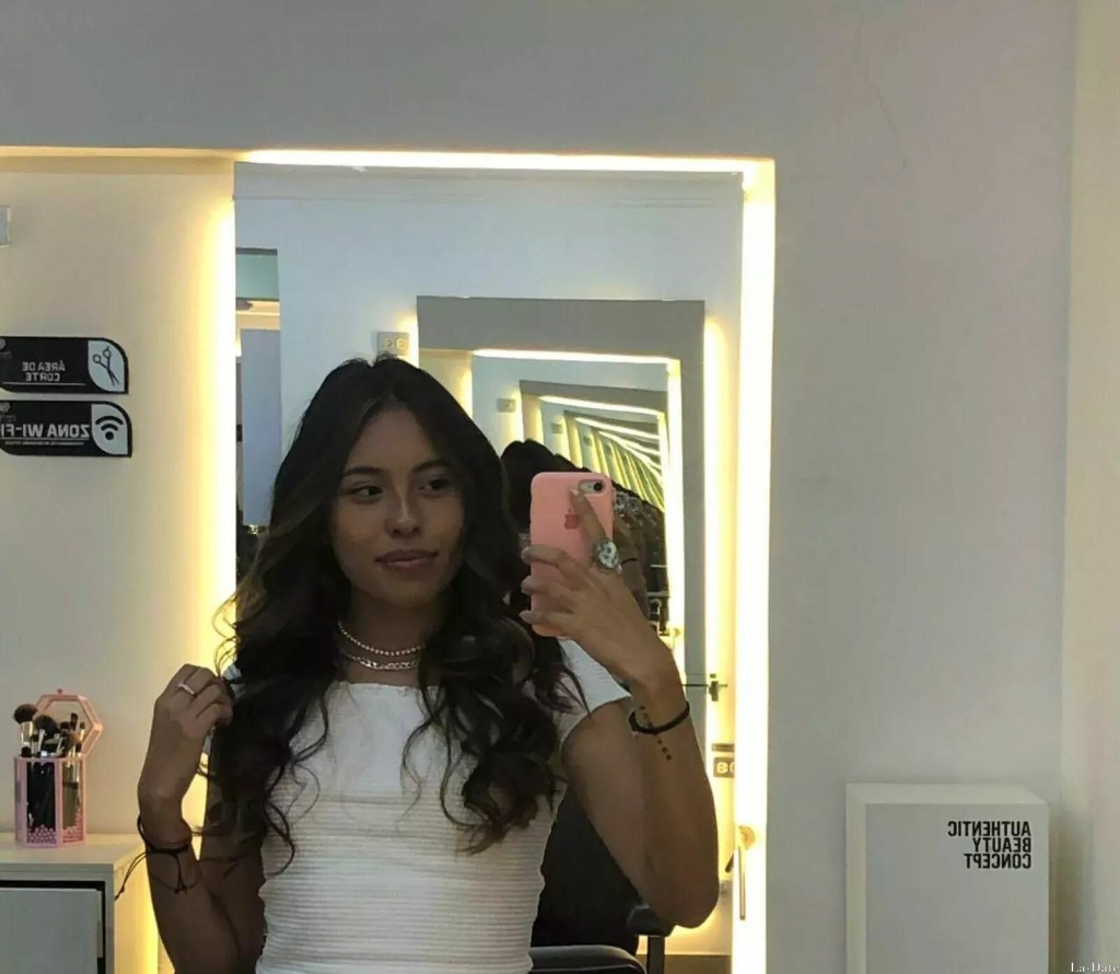 Valezny Profile image 2