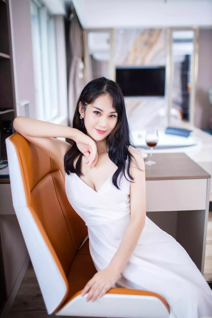 Betty Profile image 3