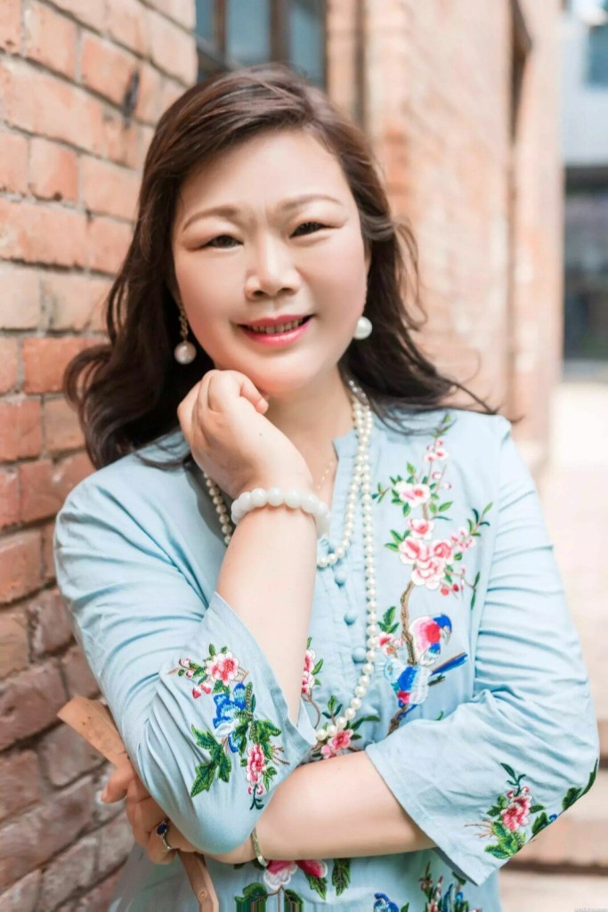 QingQing Profile image 5